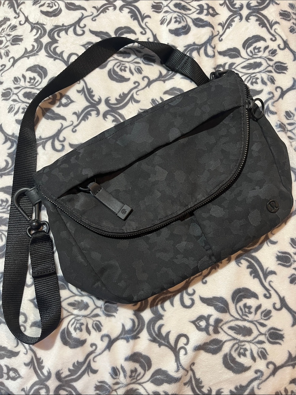 Lululemon All Night Festival Bag *5L Jacquard Camo Obsidian/Black